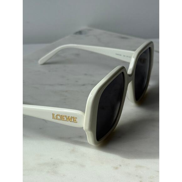 NEW Loewe LW40134U Oversized Square Sunglasses in White main image 6